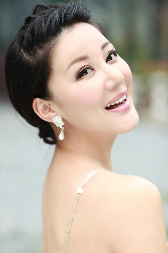 气质明星美女刘子璇户外长裙拍摄(6)