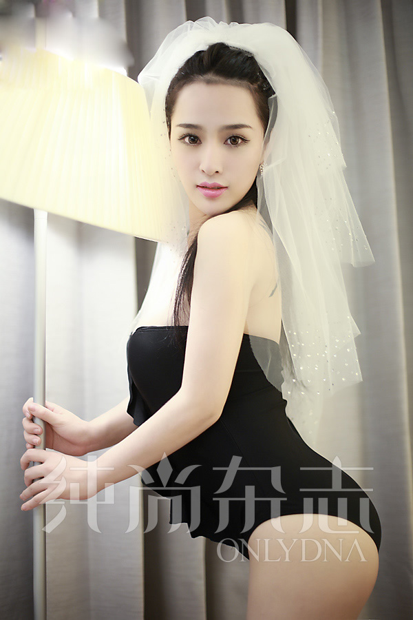 美女郭芸萌巨乳撩人性感私房照(7)