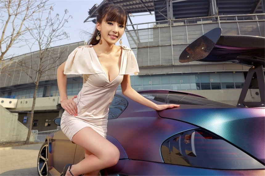 性感爆乳车模刘亚涵美腿迷人写真(6)