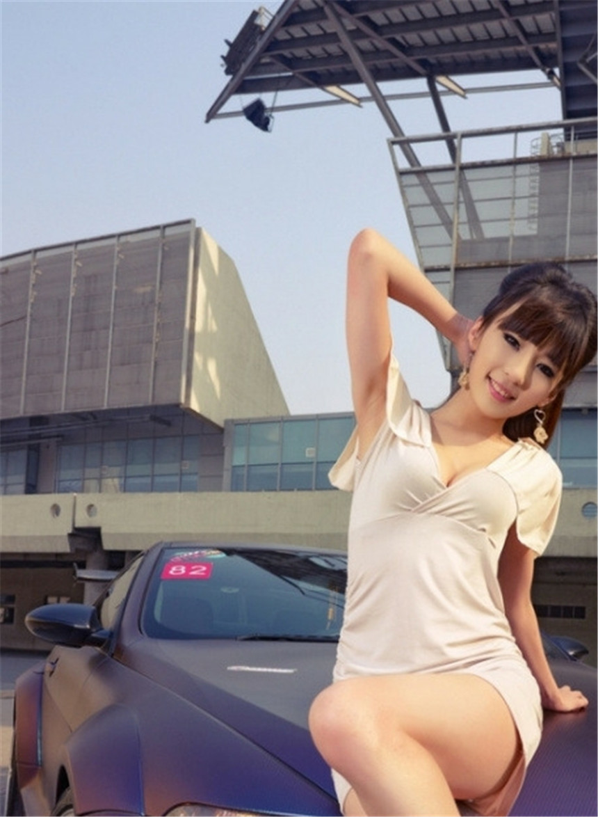 性感爆乳车模刘亚涵美腿迷人写真(7)