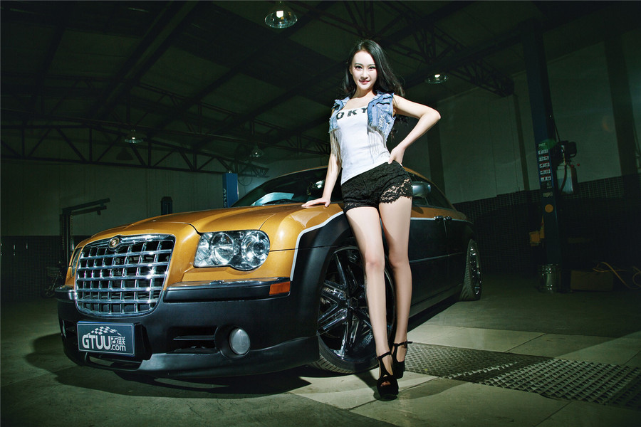 美女车模美腿迷人写真(3)