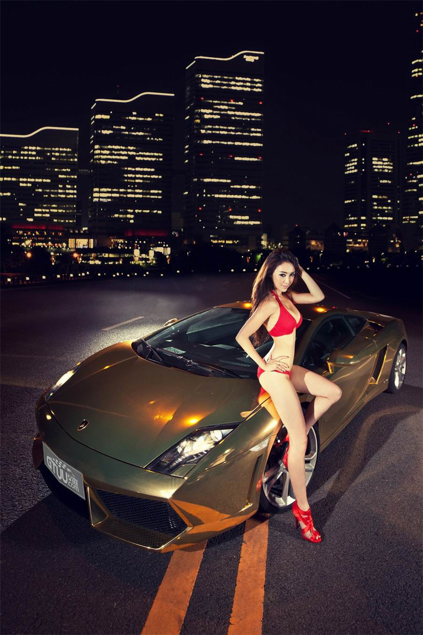 美胸车模施柳屹性感比基尼写真(2)