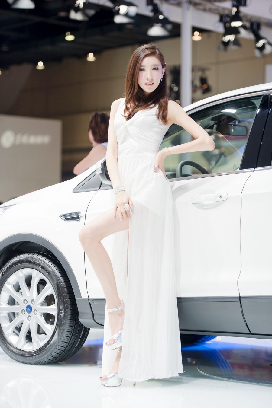 顶级美女车模迷人写真