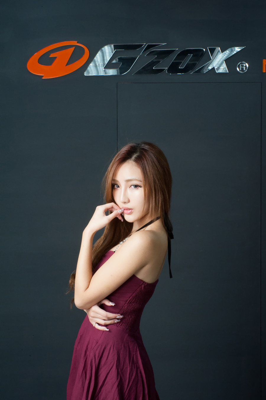 美女车模赵芸高挑迷人写真