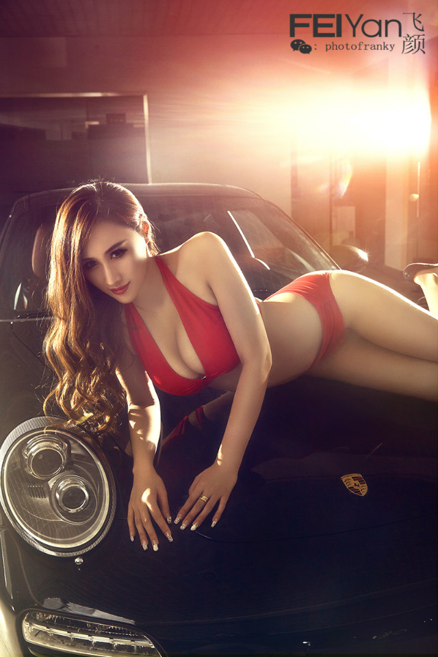 美女模特文文巨乳火辣诱惑