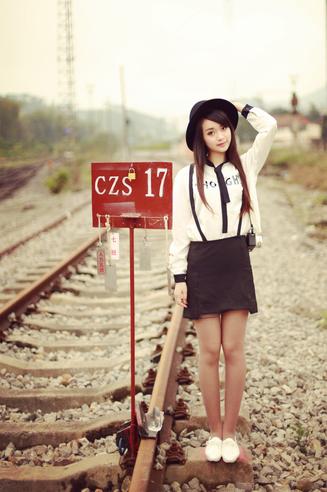 青春靓丽美少女户外魅影(3)