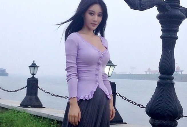 乳神樊玲性感比基尼室外写真集