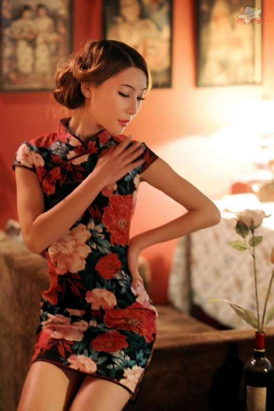 女人花旗袍散发魅力贵气(8)