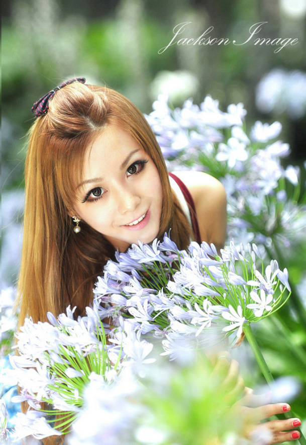 少女花园与花比美犹如仙女下凡