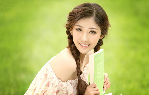 长发及腰的气质甜美少女肖紫柔户外写真集(10)