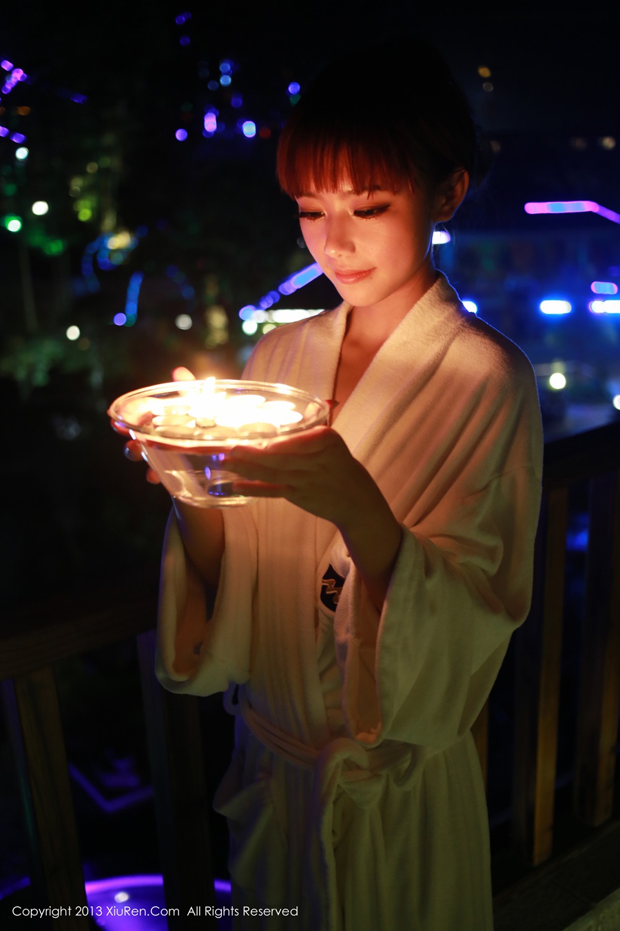 沙滩上透明蕾丝装的甜美美眉诱人的S身材(3)