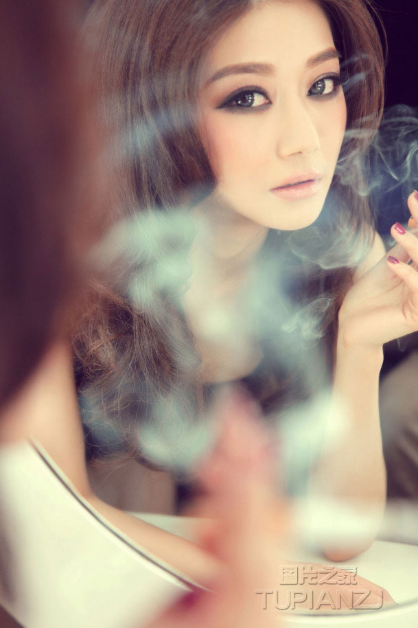 炊烟下的大眼睛尖细瓜子脸女郎(7)