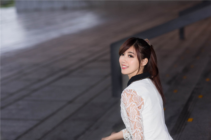 美女廖挺伶青春迷人甜美街拍写真(25)