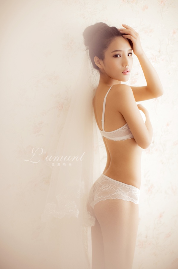 透明婚纱里的白皙内衣清纯美少女(7)