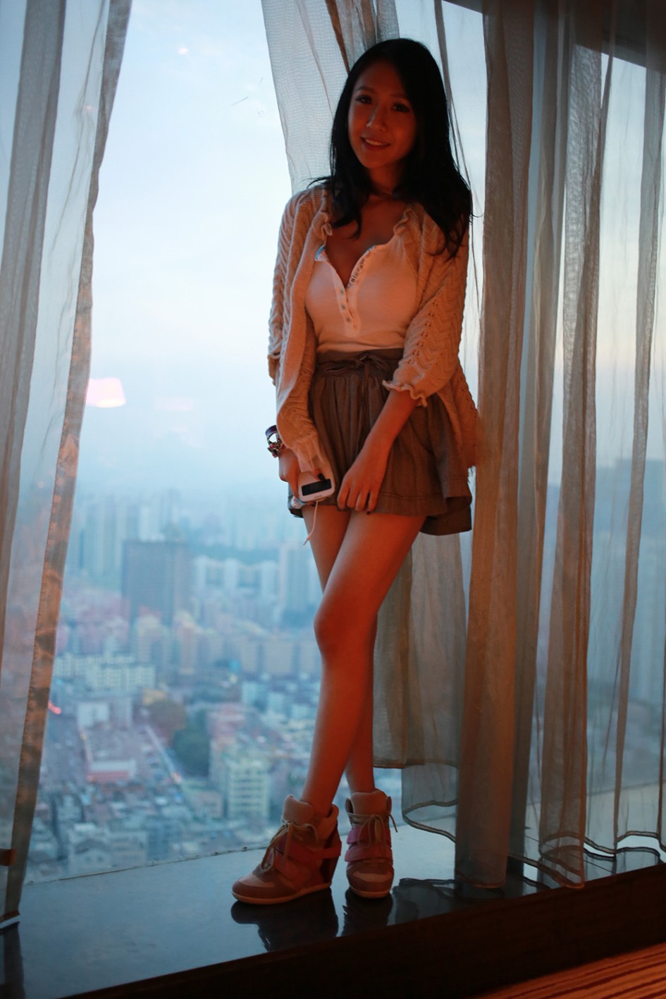 于大小姐性感美腿诱惑酥胸撩人写真(38)