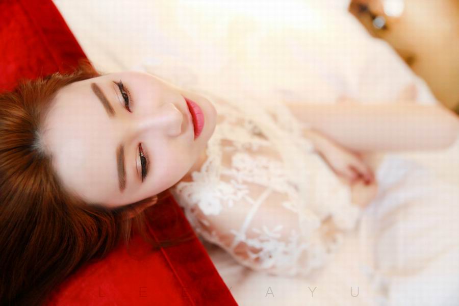 美女茜子白皙性感迷人美腿私房诱惑(10)