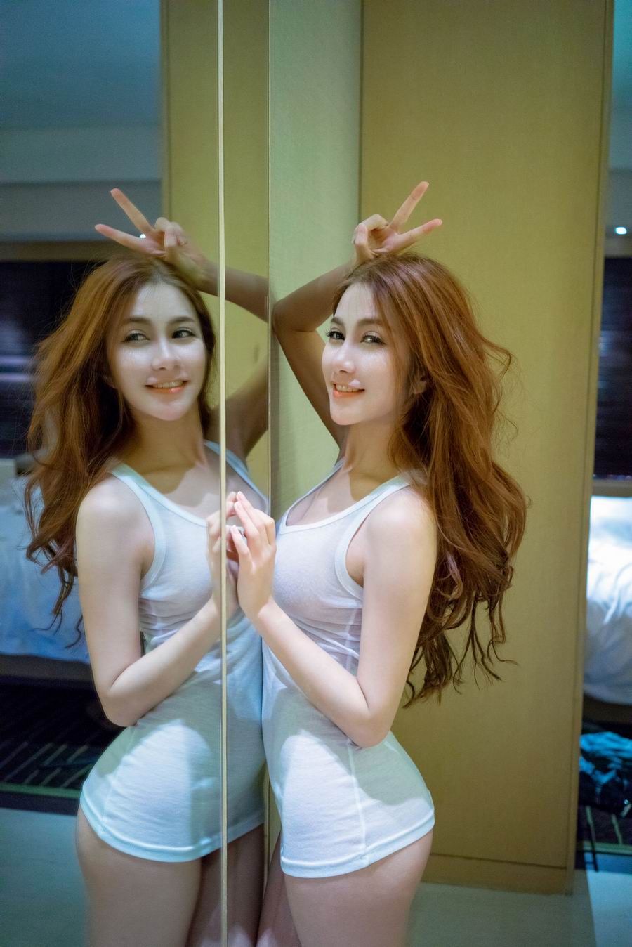 美腿性感美女李七喜湿身迷人诱惑(2)