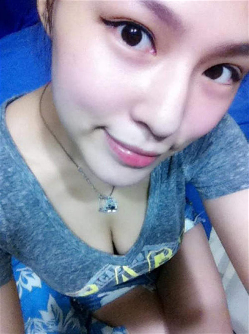 台湾正妹王毓菲巨乳迷人诱惑自拍(17)