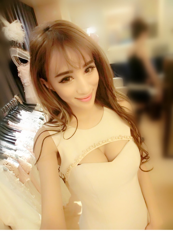 90后清纯美女大秀丰满事业线(4)
