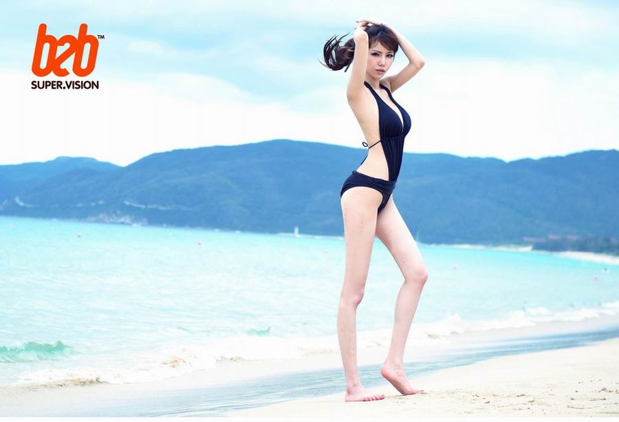 叶梓萱性感海滩迷人诱惑写真(3)