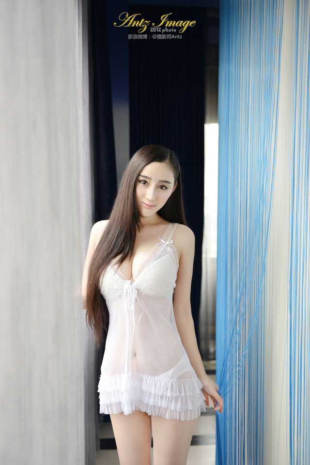 美模张婉馨蕾丝内衣美腿性感写真(8)