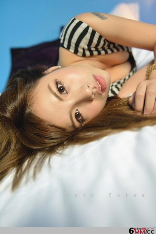 S型身材美女酒店客房妩媚撩人(11)