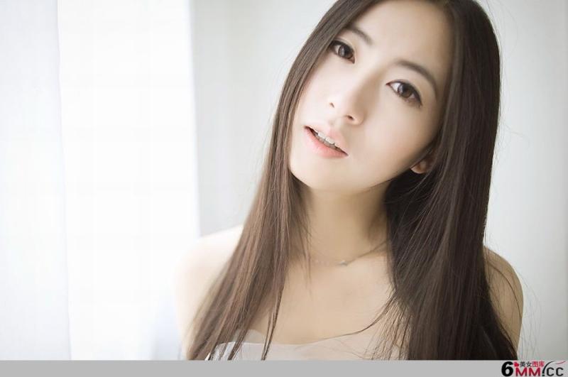 清纯美女校花白色私房诱惑(5)