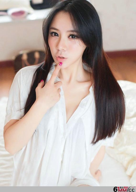 白皙90后美女尤物酥胸私房(9)