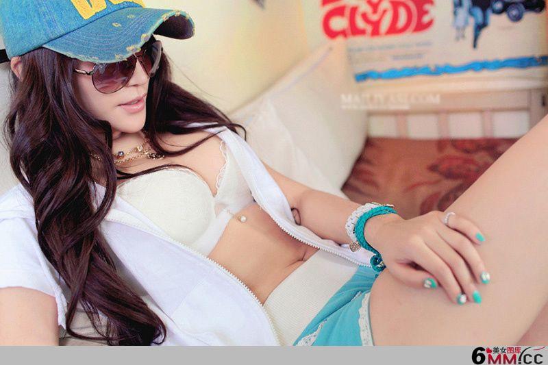 青春逼人的夏日可爱美女私房照(4)