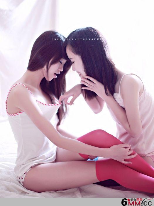 90后妩媚美女闺蜜私房惊艳写真(6)