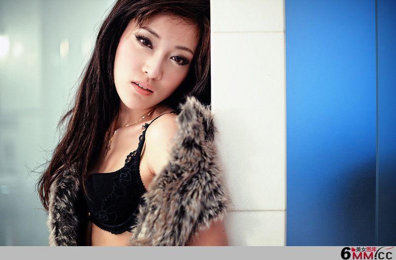 成熟美妇居家妩媚照(2)