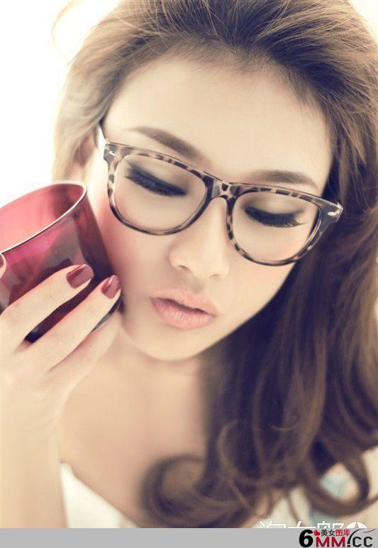 淘女郎妩媚爱秀内衣迷人(6)