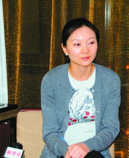 张艺谋妻子陈婷接受新华社记者采访