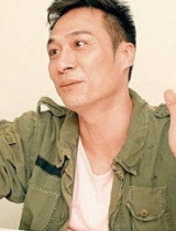 吴镇宇街头怒扔咖啡杯 吓坏女粉丝网上掀互骂战