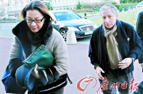 前任法拉利公司CEO让·托德和妻子杨紫琼现身法国某医院