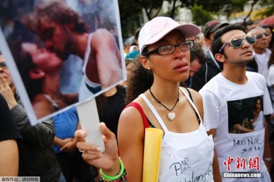 当地时间2014年1月8日，委内瑞拉首都，前委内瑞拉小姐的支持者举行集会，抗议该国近期暴力升温。