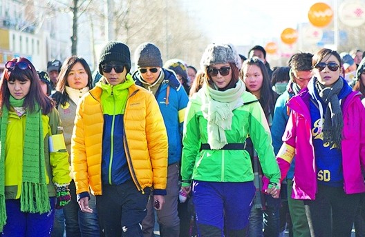 陈坤首度邀请圈内好友王珞丹、张静初等人参加行走活动。