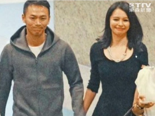 徐若瑄婚后将和未婚夫李云峰一起定居新加坡，并承诺不会息影。 