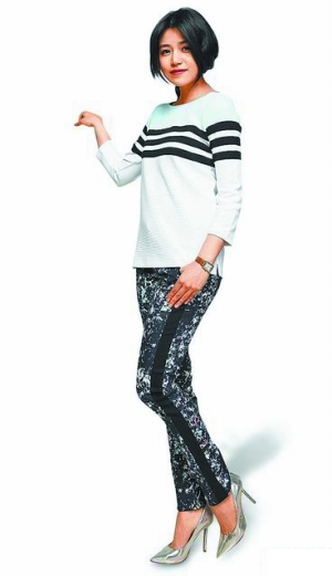 陈妍希从没驾驭过的印花长裤，其实让她很显瘦。