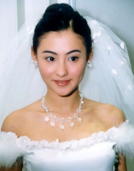 张柏芝曾经的婚纱照。
