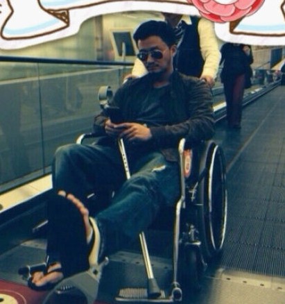 吴京坐轮椅