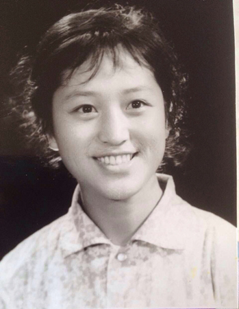 黄晓明母亲年轻照片。