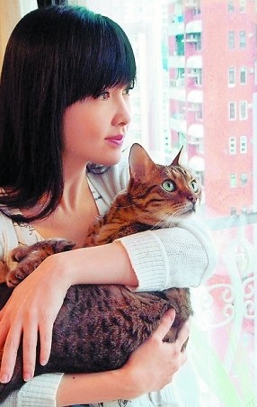 爱猫“周慧豹”去世时，周慧敏哭了5天。