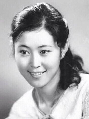 年轻时的倪萍清秀美丽。