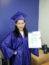 苏青曝光美国游学毕业照片 学表演学语言变才女
