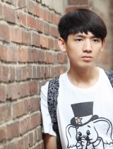 90后小鲜肉李家成写真曝光 背包少年也文艺