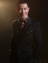 奇道最新写真 爽朗笑容亲和魅力展现好男人形象