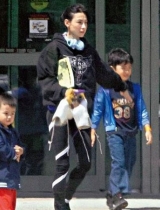 港媒称张柏芝与前婆婆拉姑不和 有心复合谢霆锋