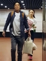 汤唯带金泰勇拜见父母 两人深夜同返酒店