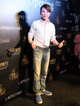 陶喆为未来岳父酒吧站台 喝高快闪避谈婚讯
